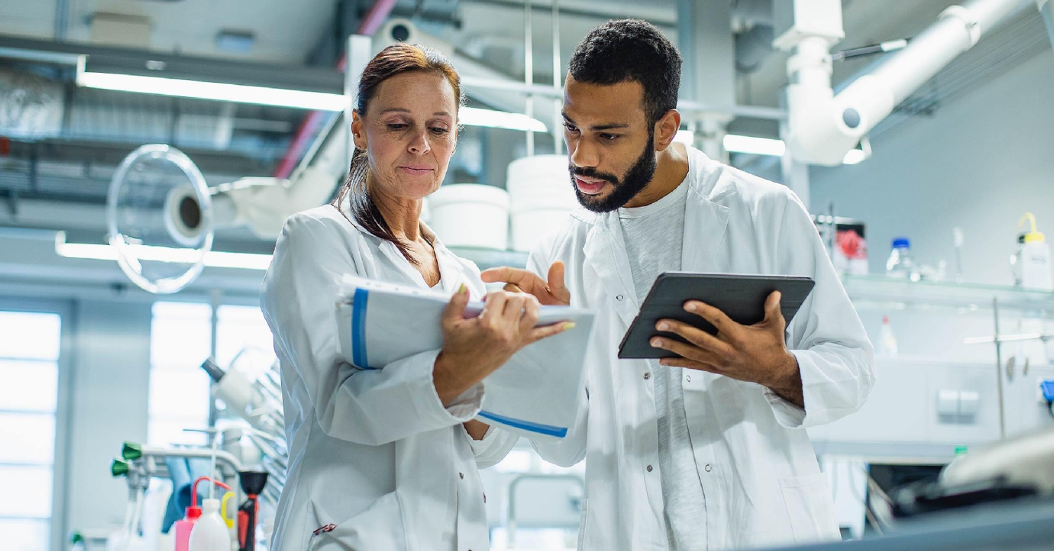 people-in-high-tech-lab